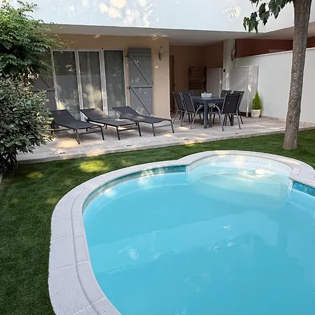 3-bedroom - Garden - Private Pool Lejlighed *