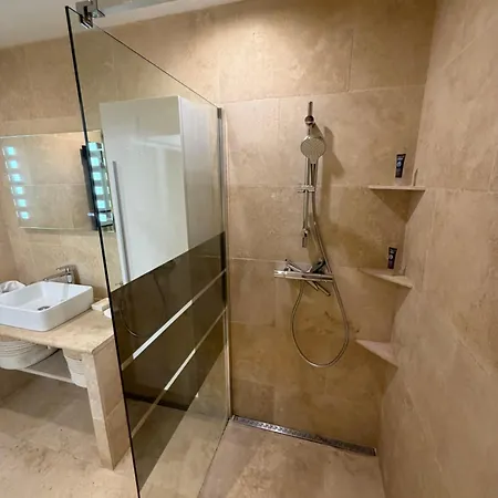 3-bedroom - Garden - Private Pool Lejlighed