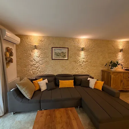 3-bedroom - Garden - Private Pool Lejlighed