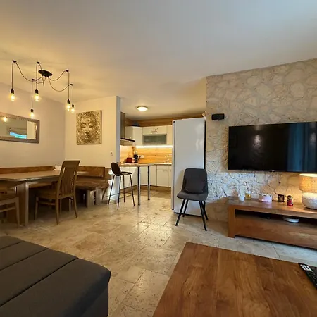 3-bedroom - Garden - Private Pool Lejlighed *